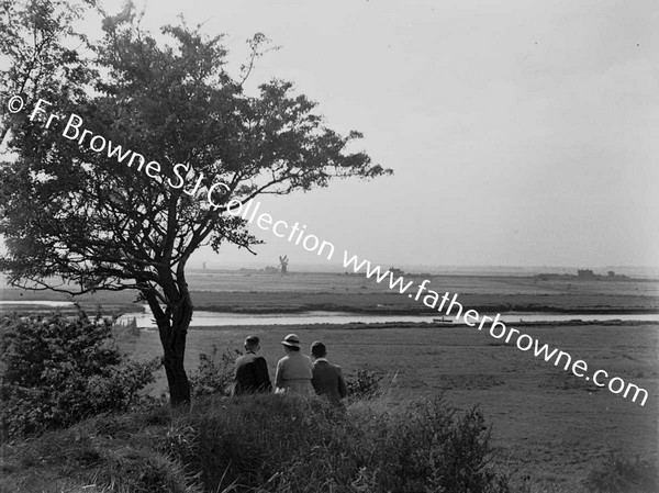 AT BURGH CASTLE MRS TAYLOR & BOYS JOHN & HUGH PANORAMA